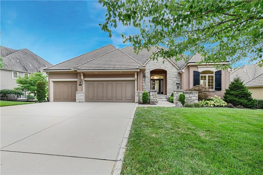Photo 2 of 43 - 16720 S Country Club Drive