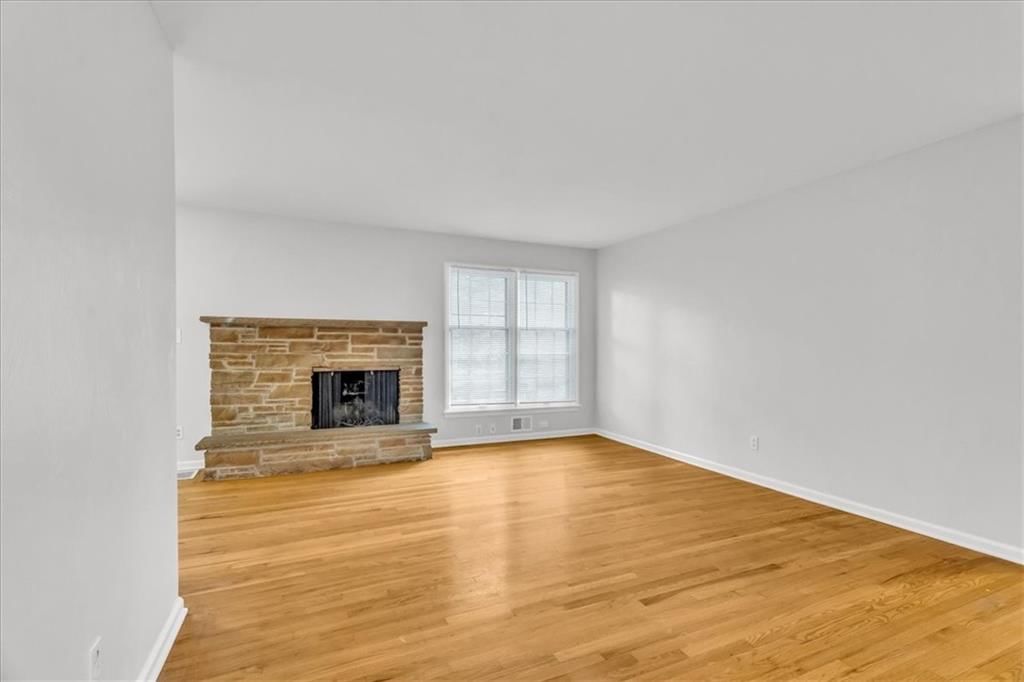 Photo 4 of 26 - 15305 E 44th Street