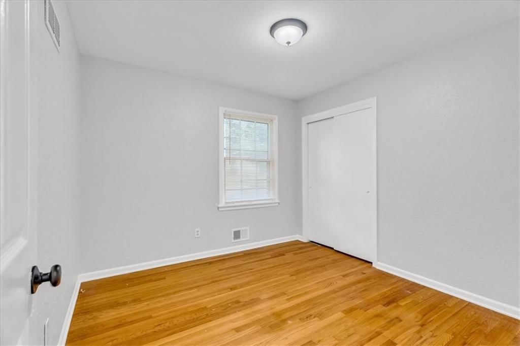 Photo 10 of 26 - 15305 E 44th Street