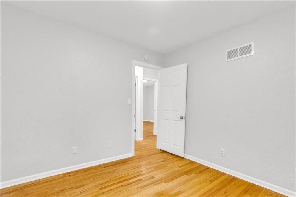 Photo 11 of 26 - 15305 E 44th Street