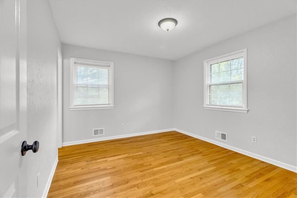 Photo 14 of 26 - 15305 E 44th Street