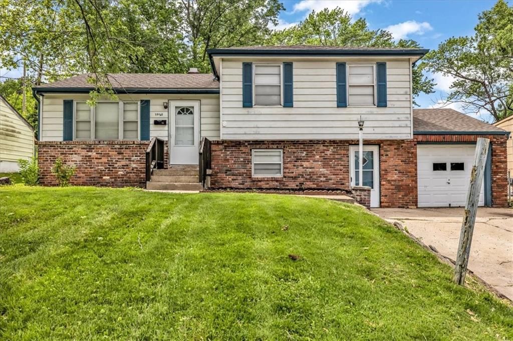 7920 NE San Rafael Drive, Kansas City, MO