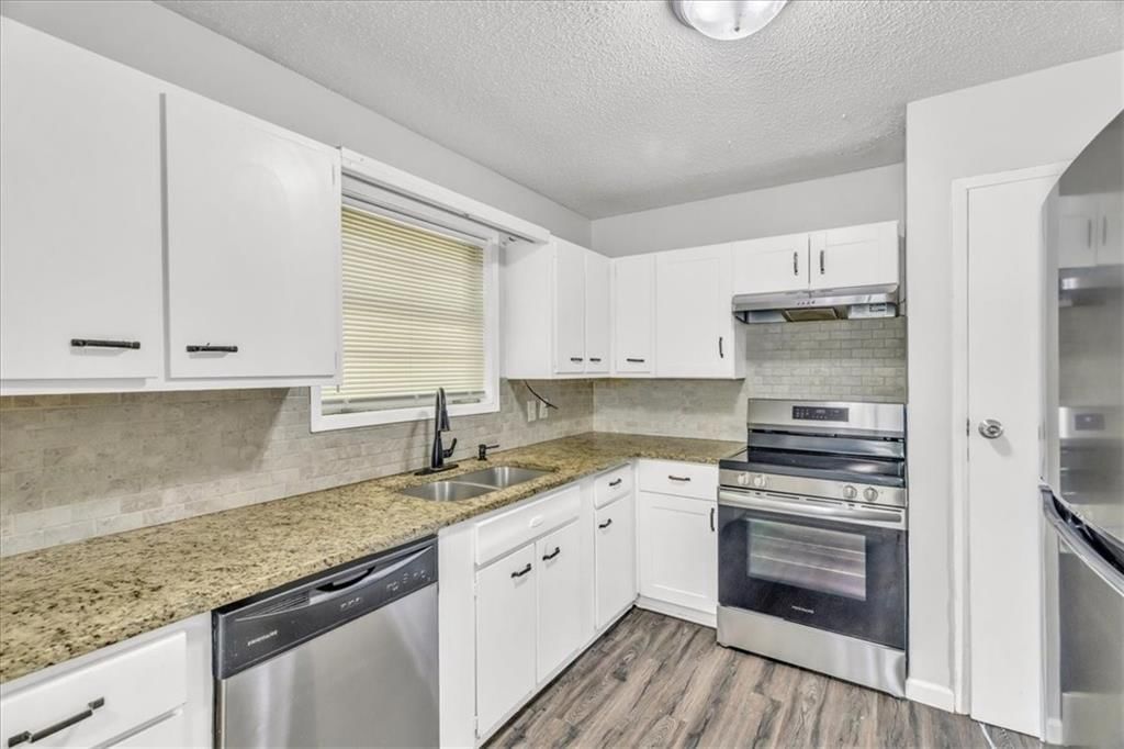 7920 NE San Rafael Drive — photo 9