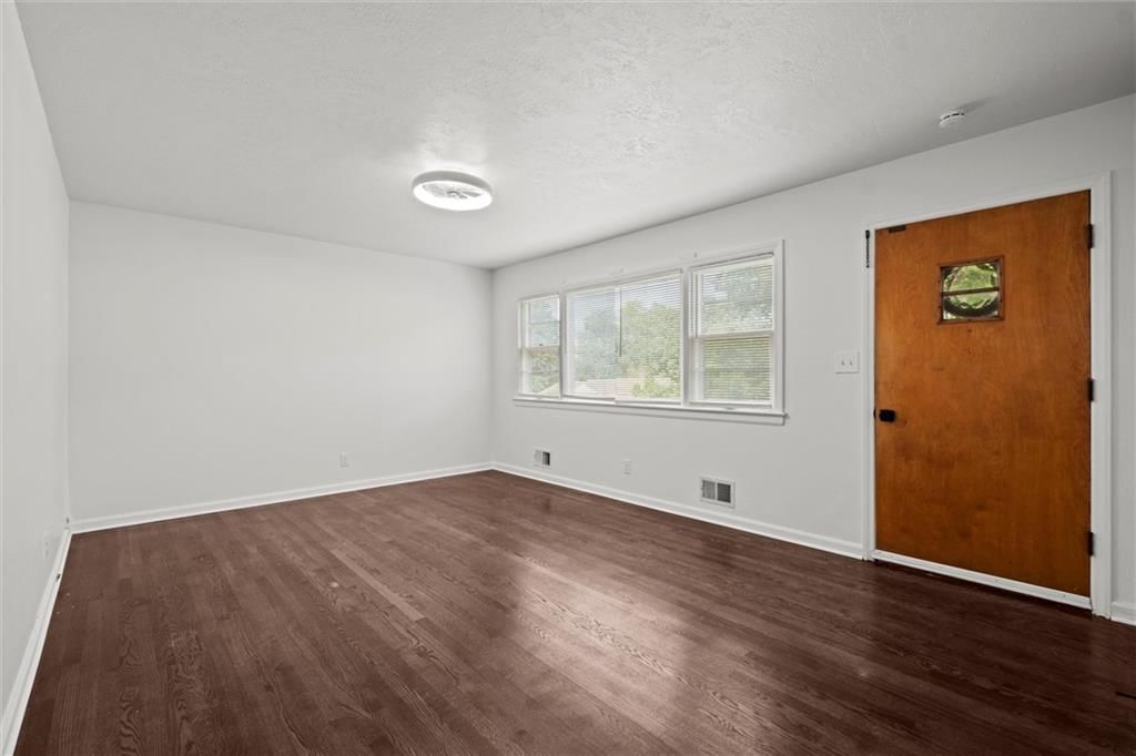 5804 Manning Avenue — photo 5