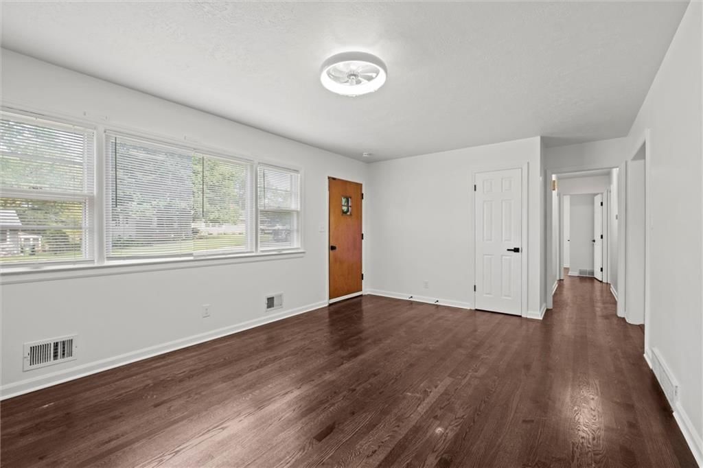 5804 Manning Avenue — photo 6