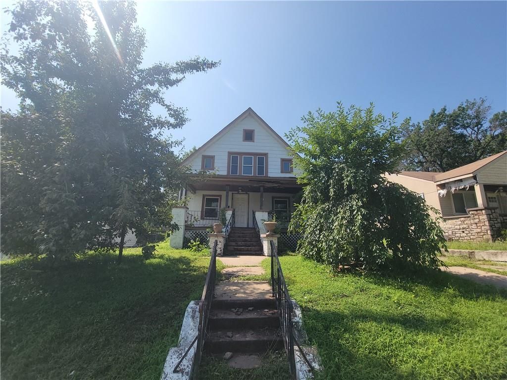 1015 Main Street — photo 2