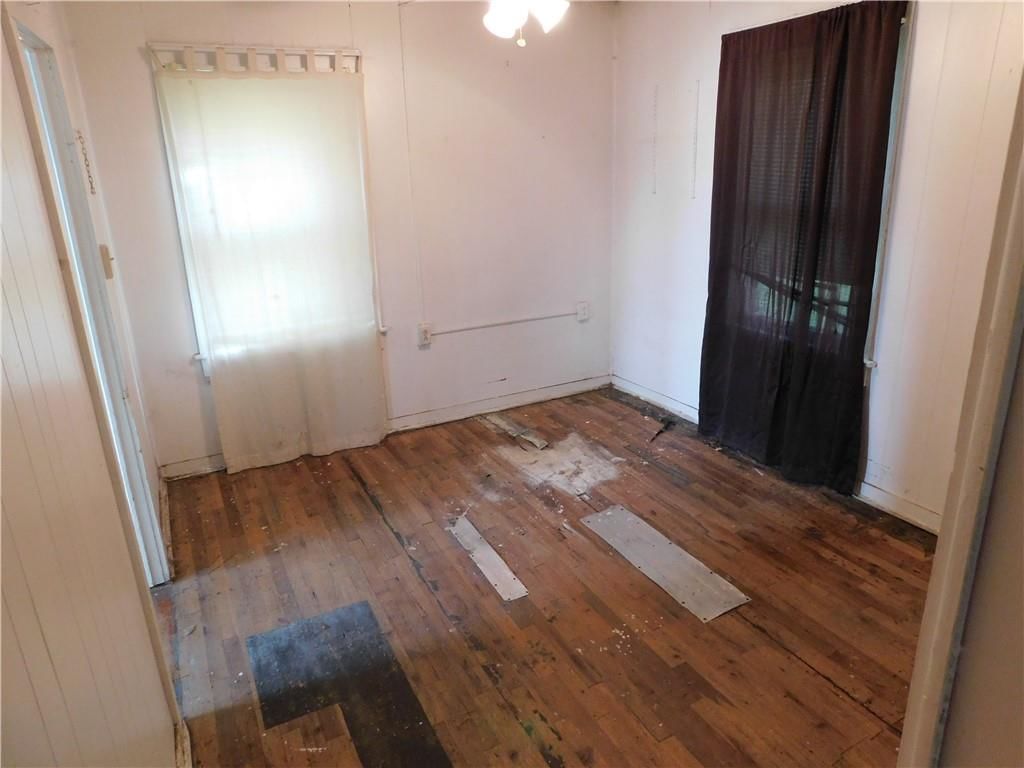 Photo 7 of 10 - 304 W Elizabeth Street