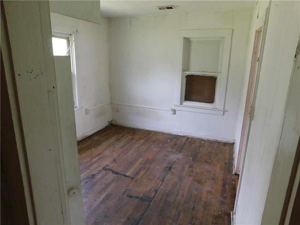 Photo 9 of 10 - 304 W Elizabeth Street