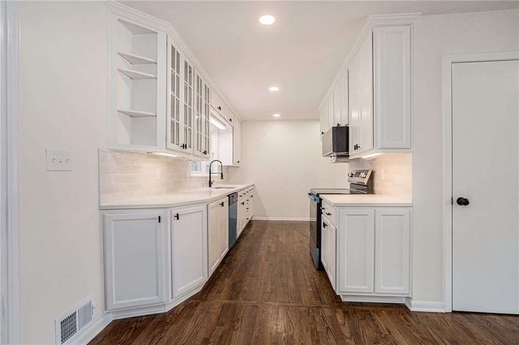 Photo 5 of 23 - 3115 NE 67th Street