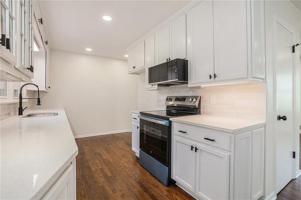 Photo 6 of 23 - 3115 NE 67th Street