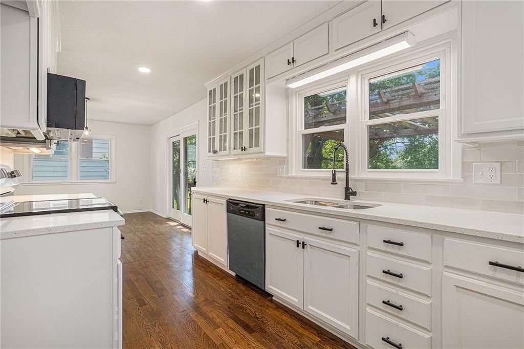 Photo 7 of 23 - 3115 NE 67th Street