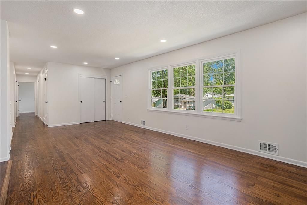 Photo 8 of 23 - 3115 NE 67th Street