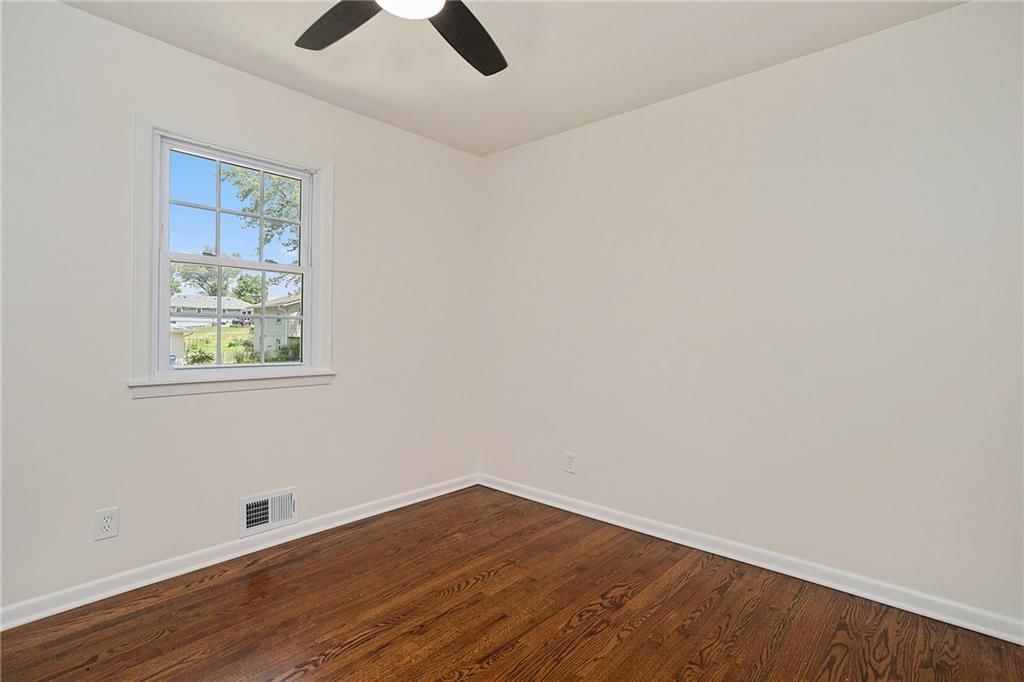 Photo 9 of 23 - 3115 NE 67th Street