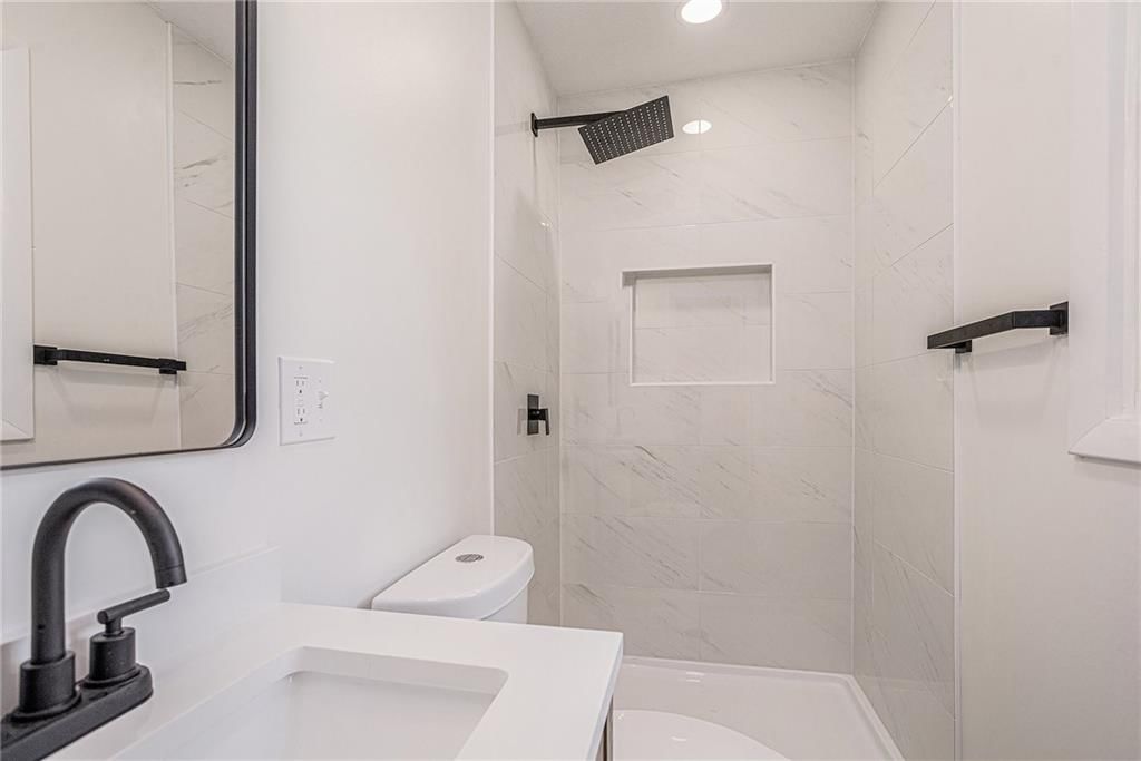 Photo 10 of 23 - 3115 NE 67th Street