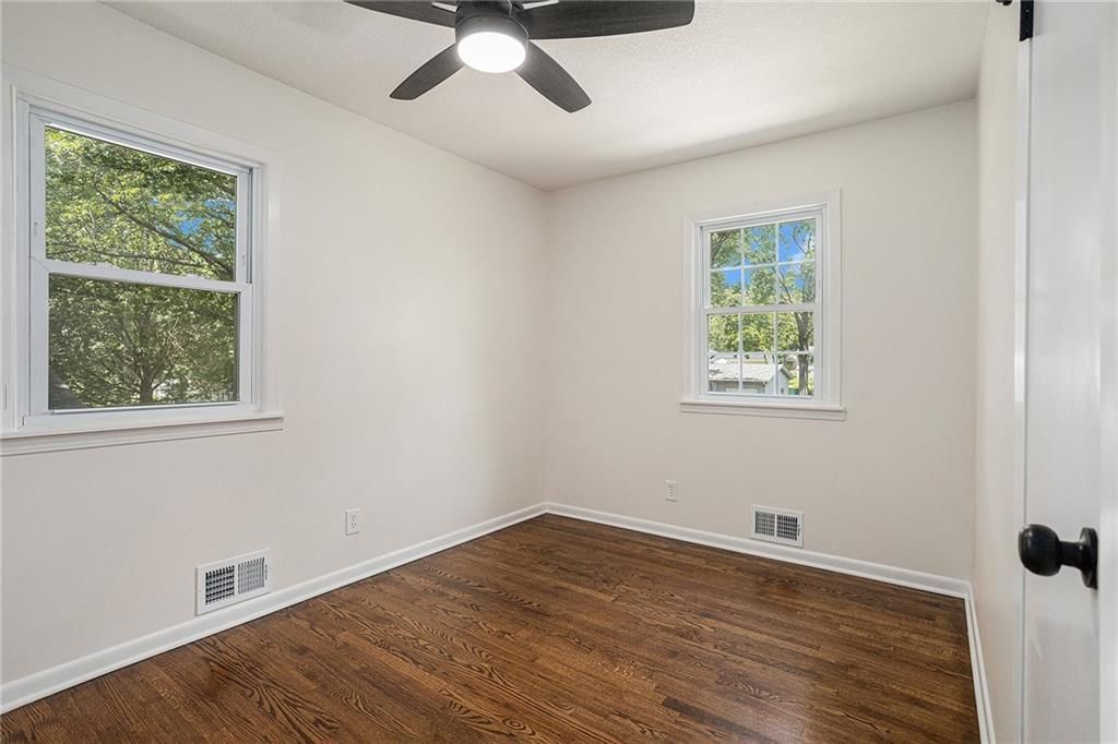 Photo 11 of 23 - 3115 NE 67th Street