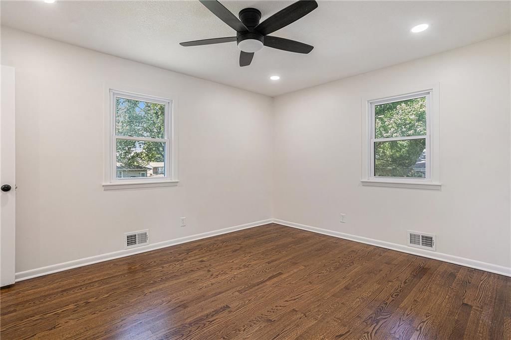 Photo 12 of 23 - 3115 NE 67th Street