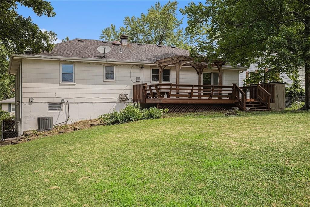 Photo 19 of 23 - 3115 NE 67th Street