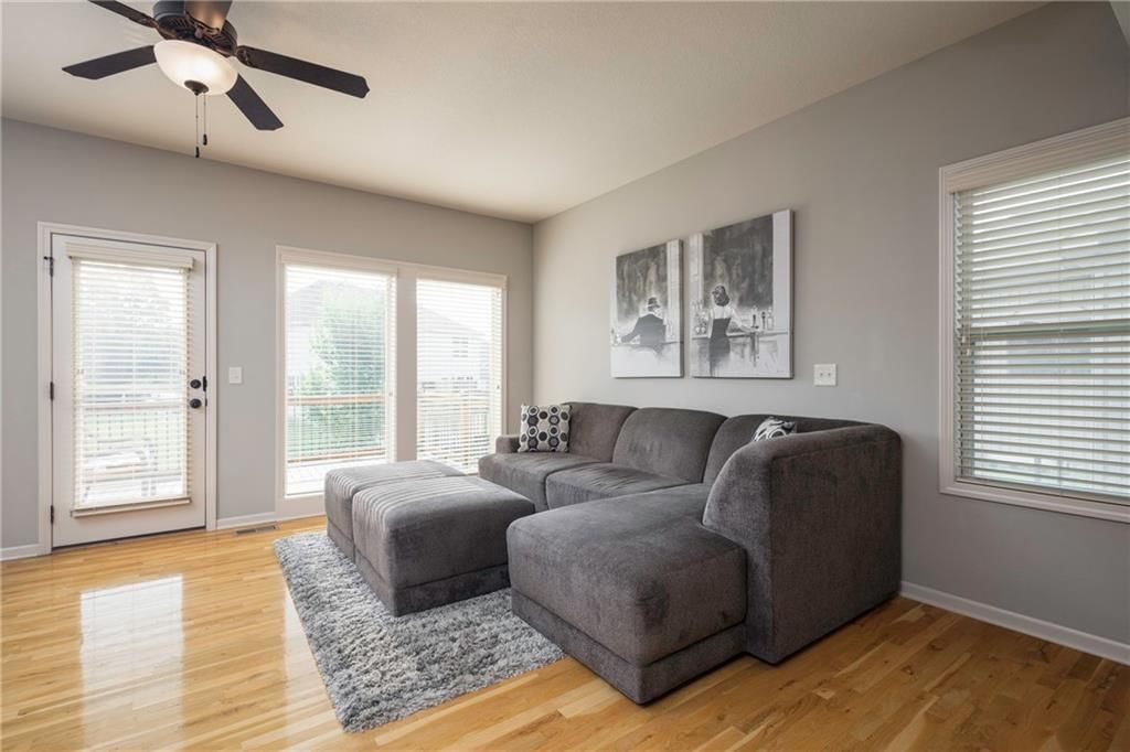 Photo 14 of 44 - 8509 N Highland Avenue