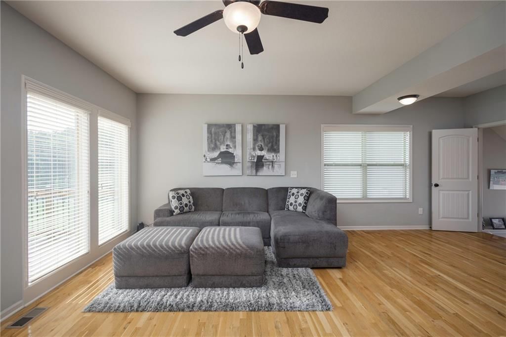 Photo 16 of 44 - 8509 N Highland Avenue