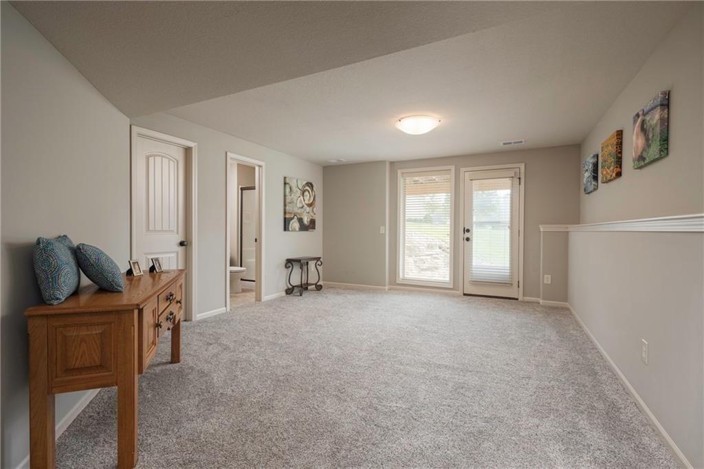 Photo 30 of 44 - 8509 N Highland Avenue