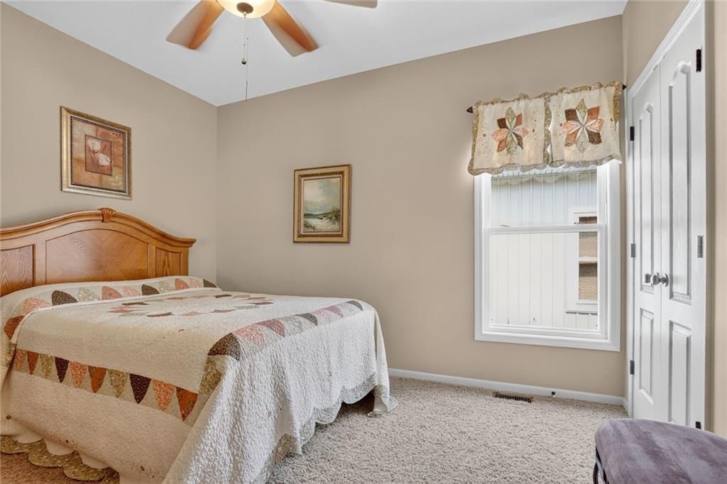 Photo 5 of 21 - 912 SW Soldier Court