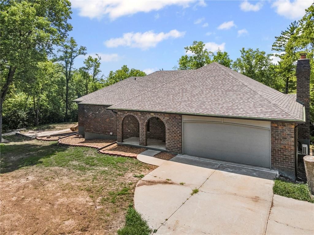 1000 Woodcliffe Drive — photo 3