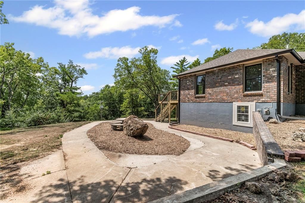 1000 Woodcliffe Drive — photo 41