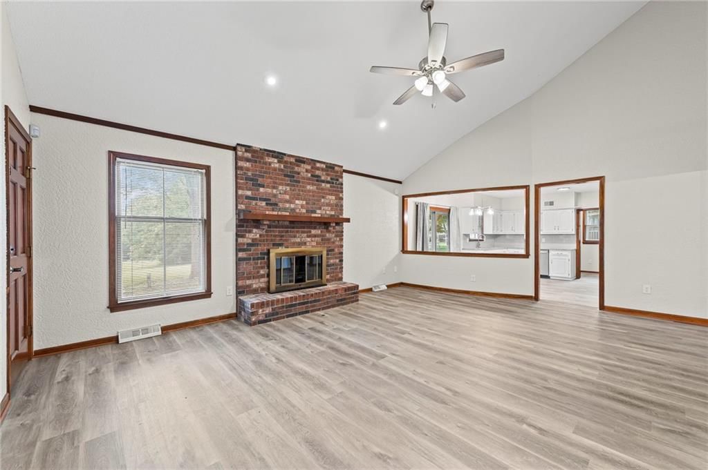 Photo 4 of 34 - 8600 Elm Avenue