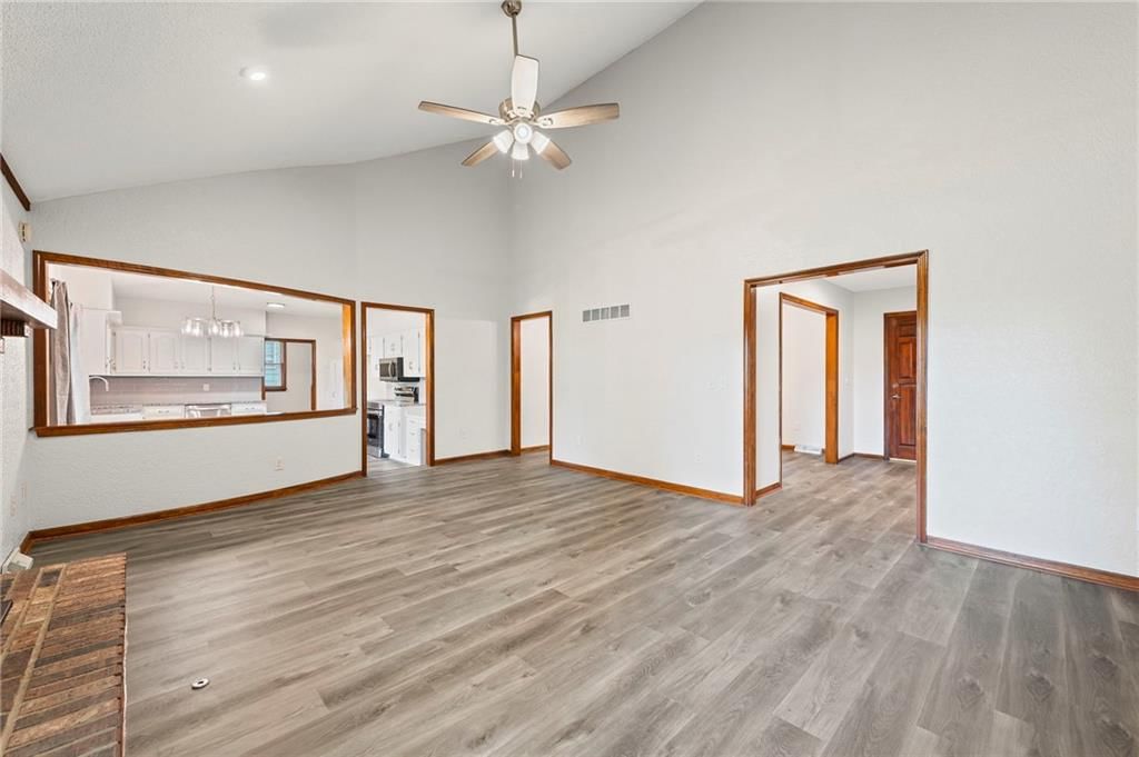 Photo 5 of 34 - 8600 Elm Avenue