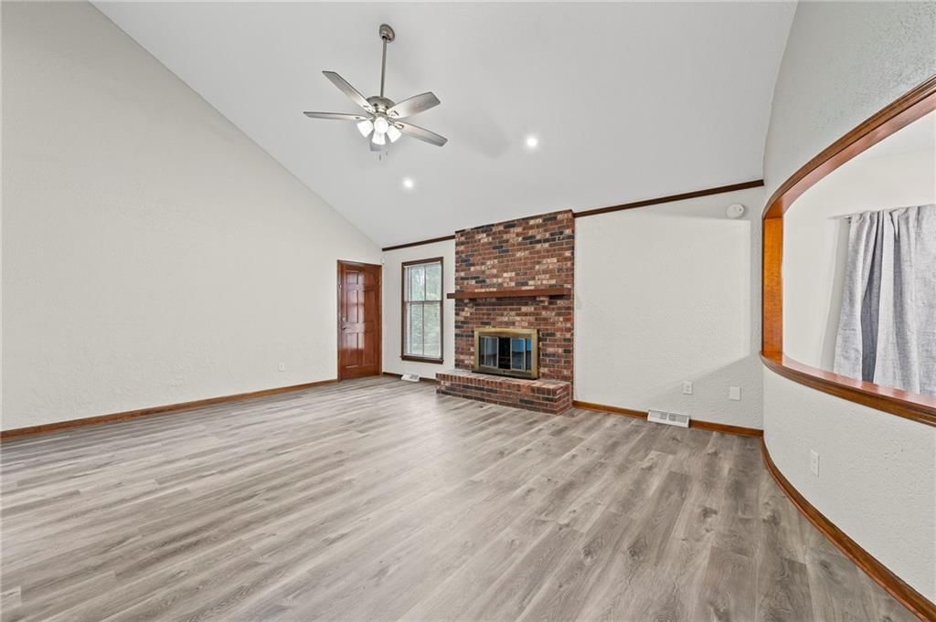 Photo 6 of 34 - 8600 Elm Avenue