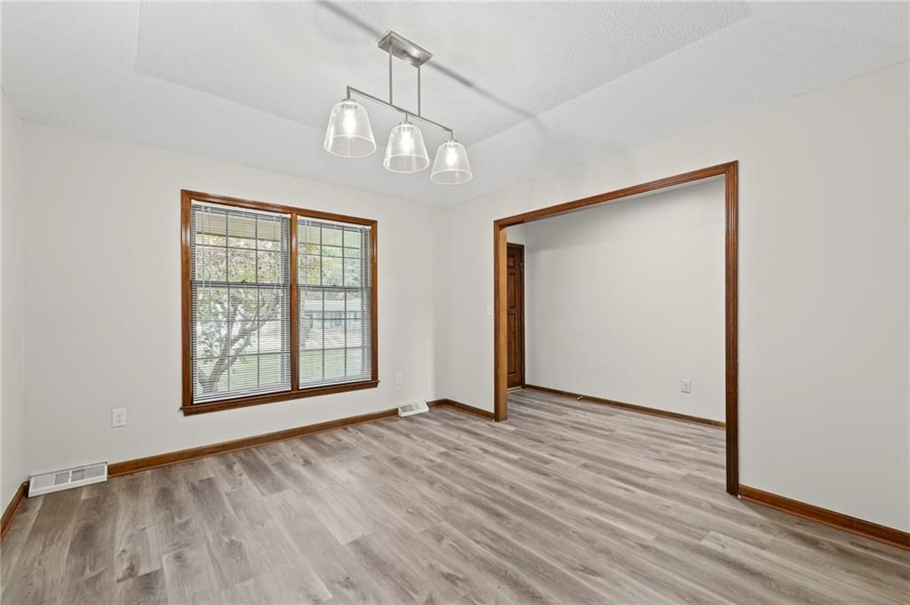 Photo 7 of 34 - 8600 Elm Avenue