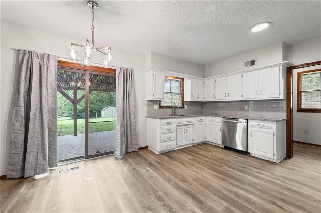 Photo 13 of 34 - 8600 Elm Avenue