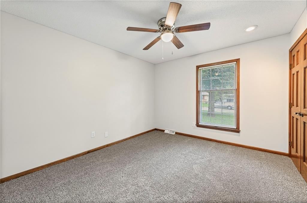 Photo 18 of 34 - 8600 Elm Avenue