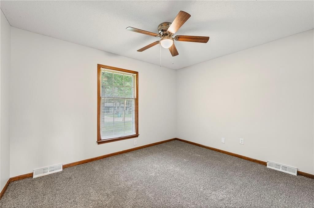 Photo 21 of 34 - 8600 Elm Avenue