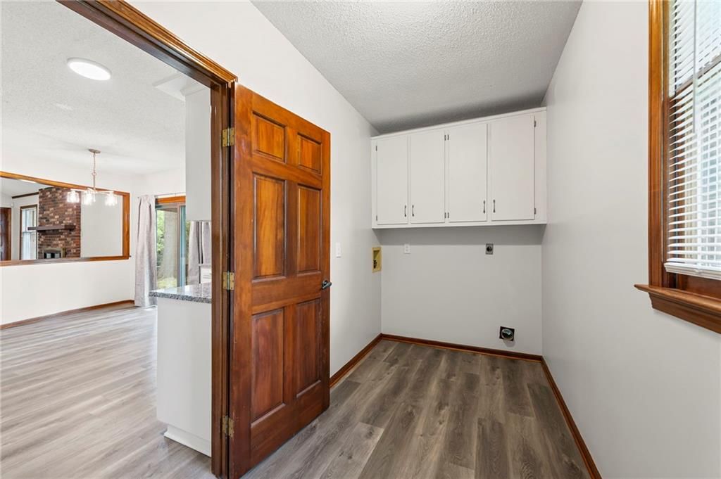 Photo 23 of 34 - 8600 Elm Avenue