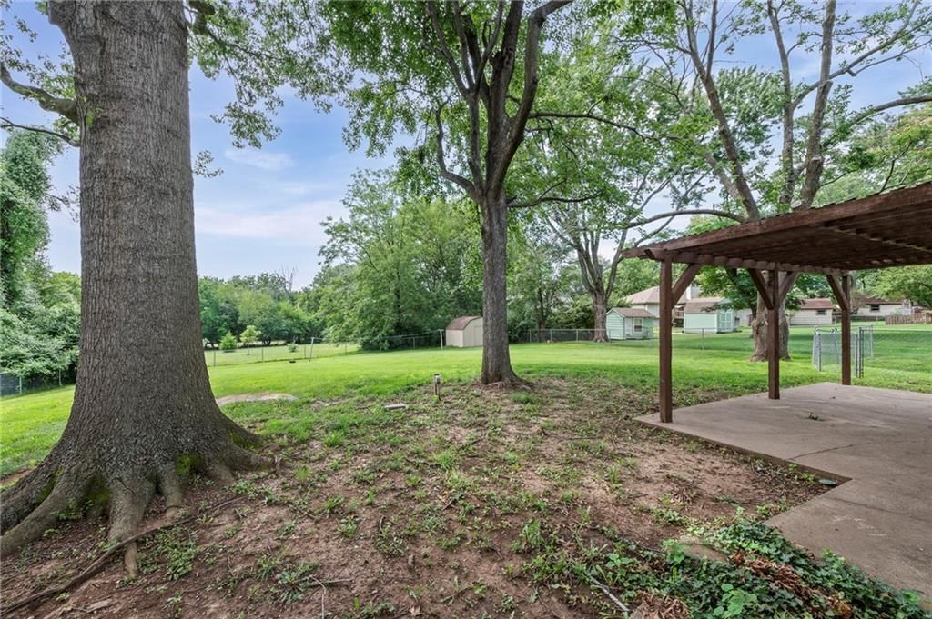Photo 28 of 34 - 8600 Elm Avenue
