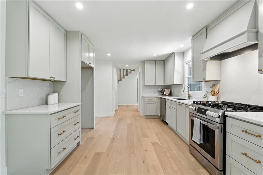 Photo 8 of 42 - 8200 W 101st Street