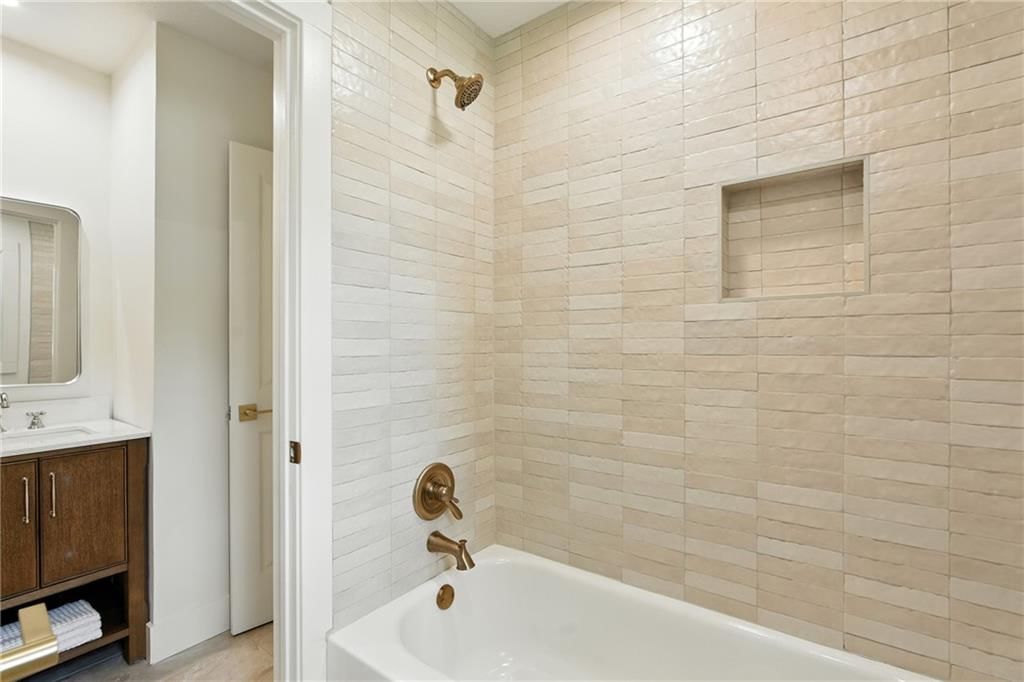 Photo 26 of 42 - 8200 W 101st Street