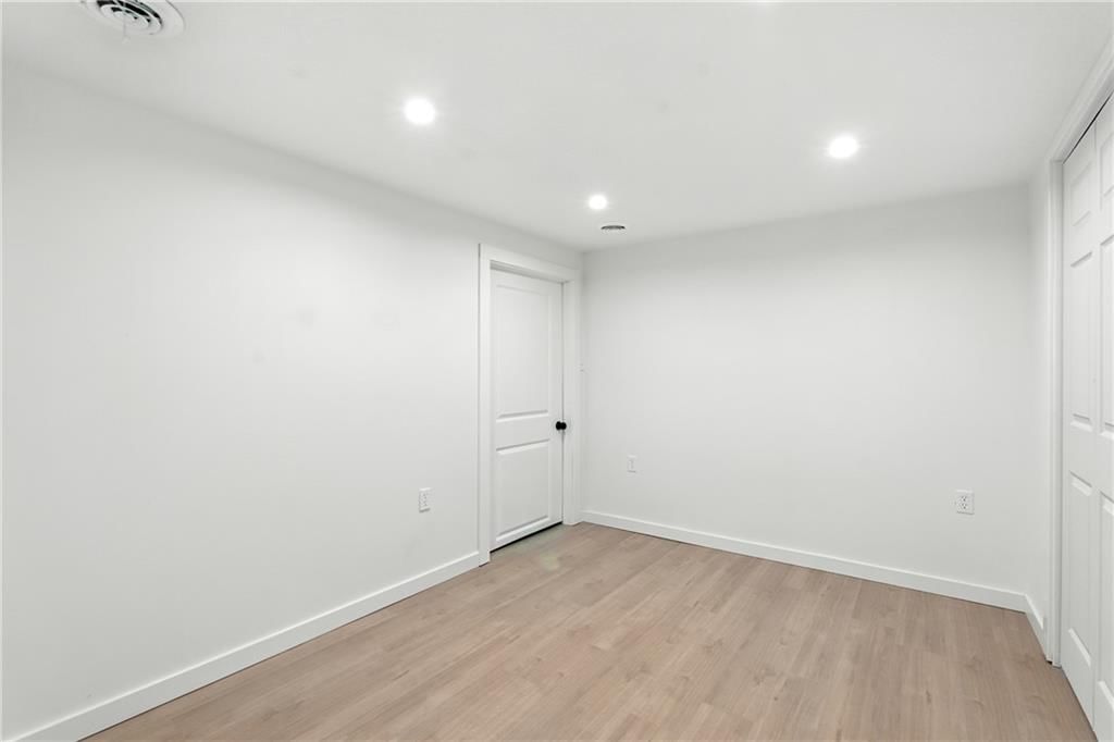 Photo 32 of 42 - 8200 W 101st Street