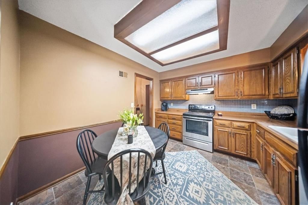 Photo 12 of 30 - 16201 W 124th Circle