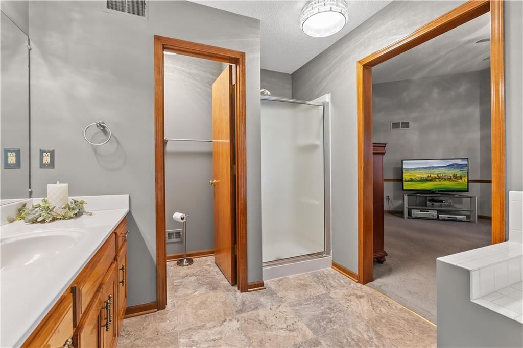 Photo 21 of 33 - 17014 E 45th Street S
