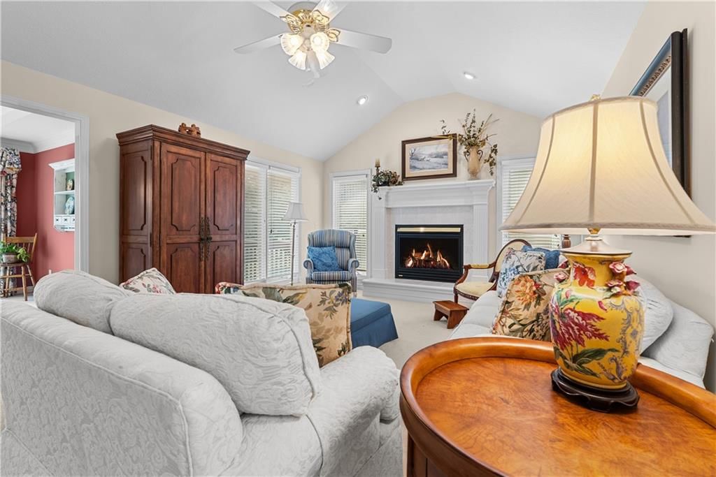 Photo 5 of 34 - 2403 Ashurst Drive
