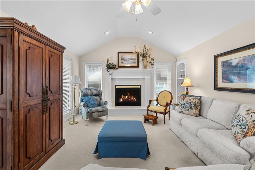 Photo 6 of 34 - 2403 Ashurst Drive