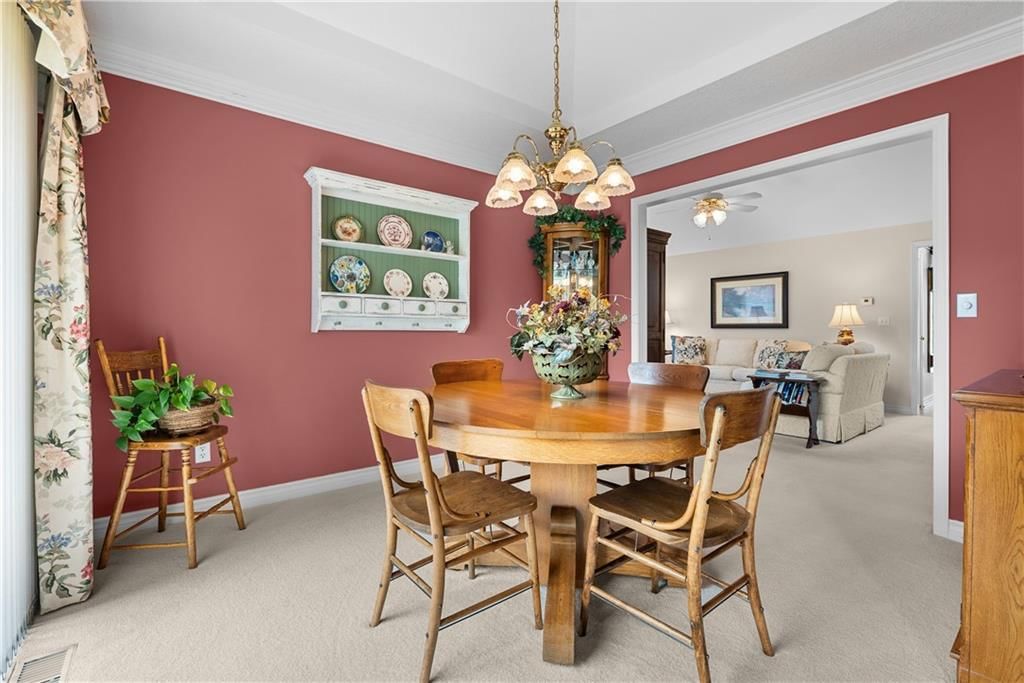 Photo 9 of 34 - 2403 Ashurst Drive
