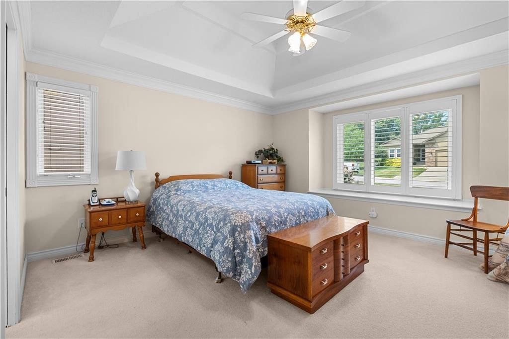 Photo 16 of 34 - 2403 Ashurst Drive