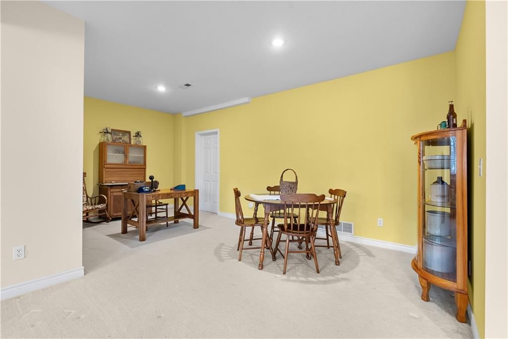 Photo 21 of 34 - 2403 Ashurst Drive