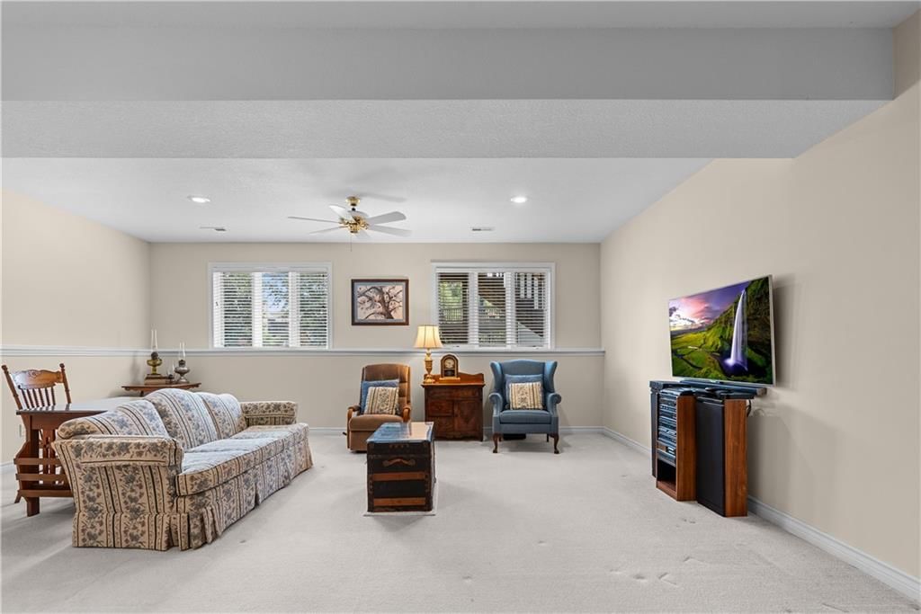 Photo 23 of 34 - 2403 Ashurst Drive