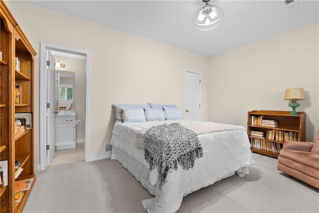 Photo 25 of 34 - 2403 Ashurst Drive