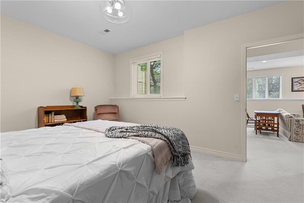 Photo 26 of 34 - 2403 Ashurst Drive