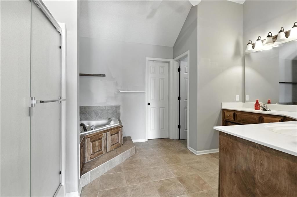 1425 NE Stonewood Drive — photo 22